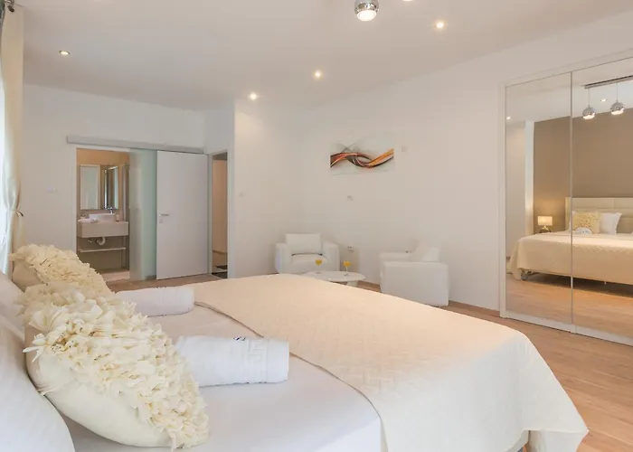 Rooms Sea & Sun With Private Parking Zadar