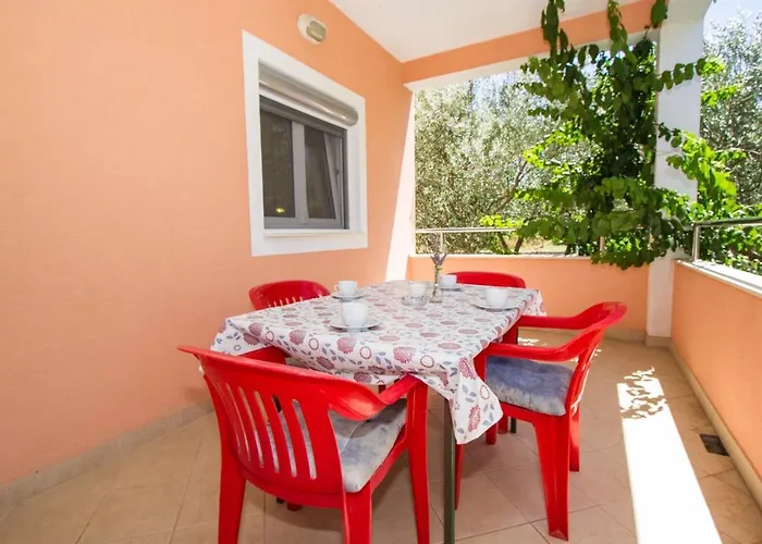 Apartments And Rooms Skalinada Murter