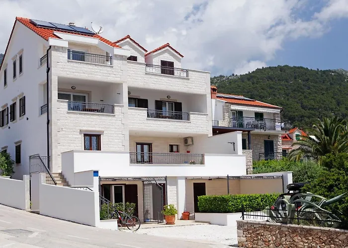 Apartments Lena Bol