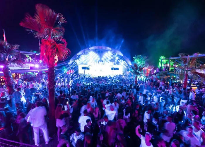 Apartments With Pool Villa Zora Novaglia