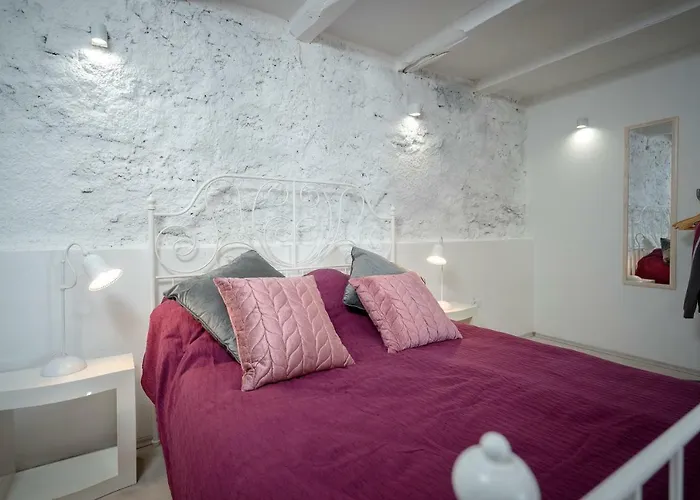 Exclusive Boutique Seaside Suites Bol
