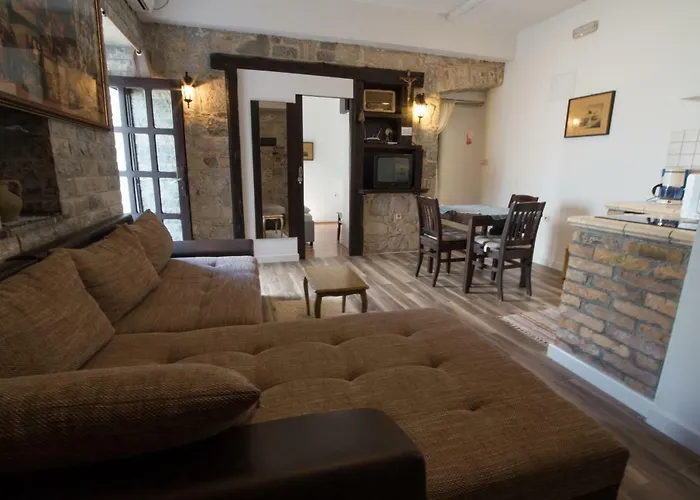 Elena Rooms Split