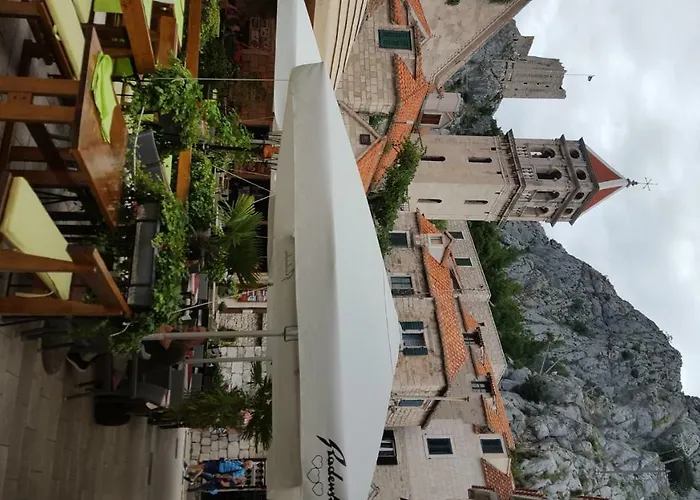 Apartments Galic Omis