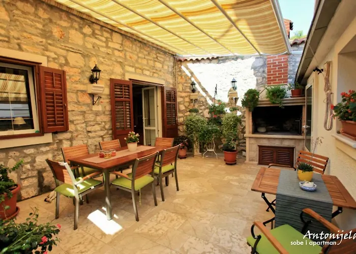 Apartment & Rooms Antonijela Bol