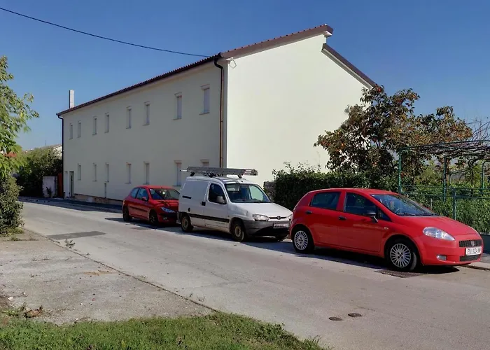 Cinema House Single & Double Rooms & Studio Apartments Pula