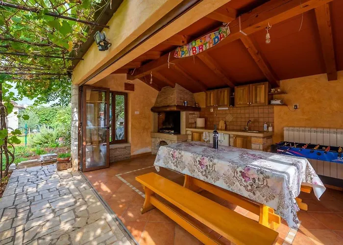 Aleks House With Apartments Umag