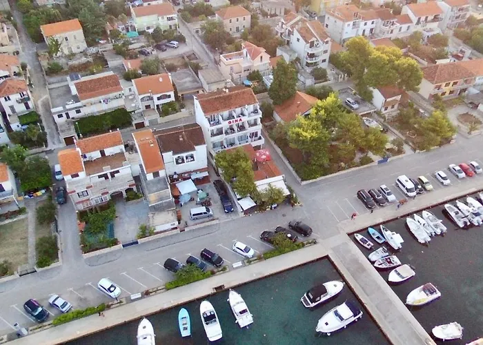 Gina Bed & Breakfast Tisno